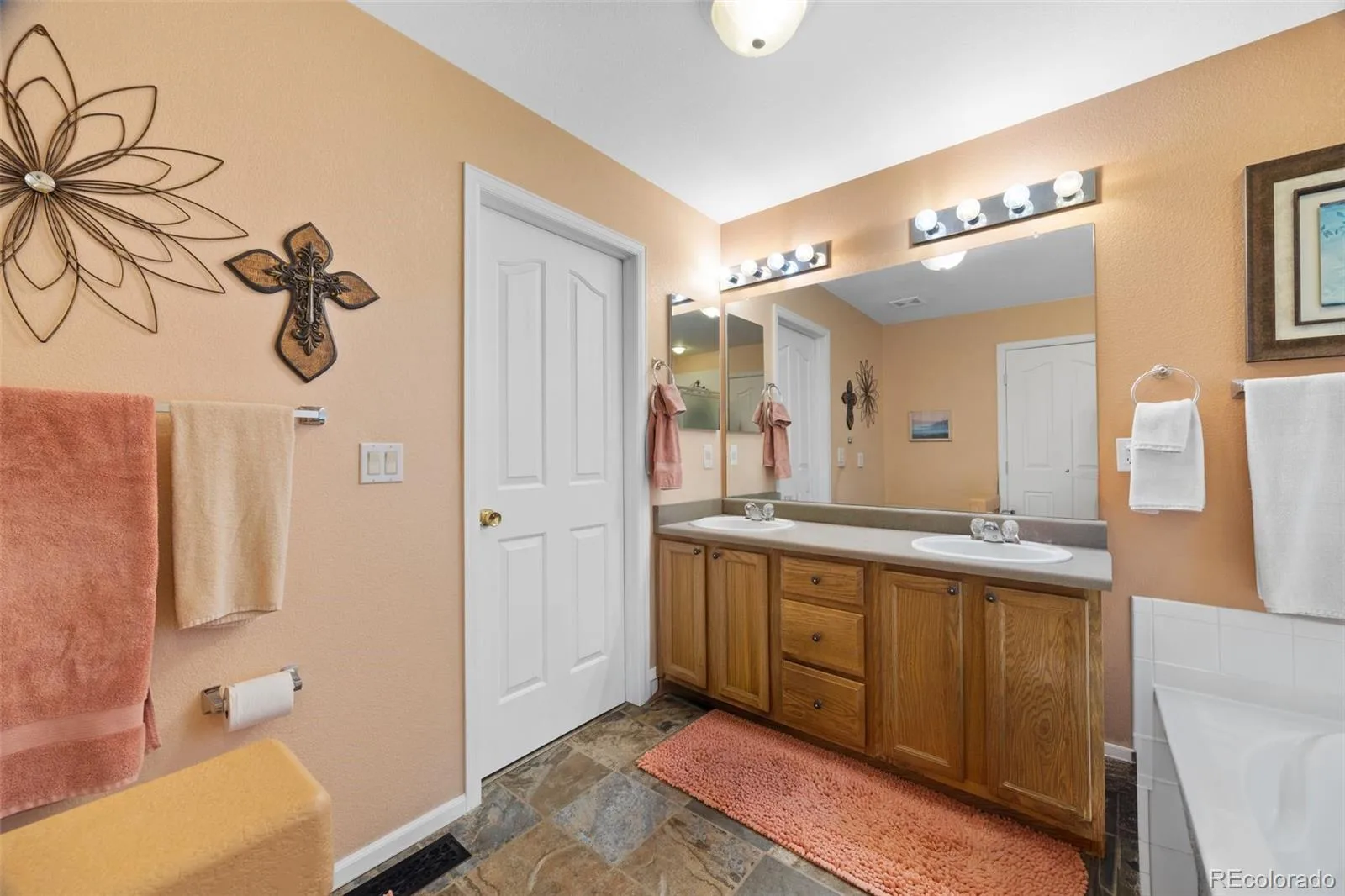 18944 Burlington Place Denver CO 80249 | MLS #REC6688545 09222026141110 1600 27
