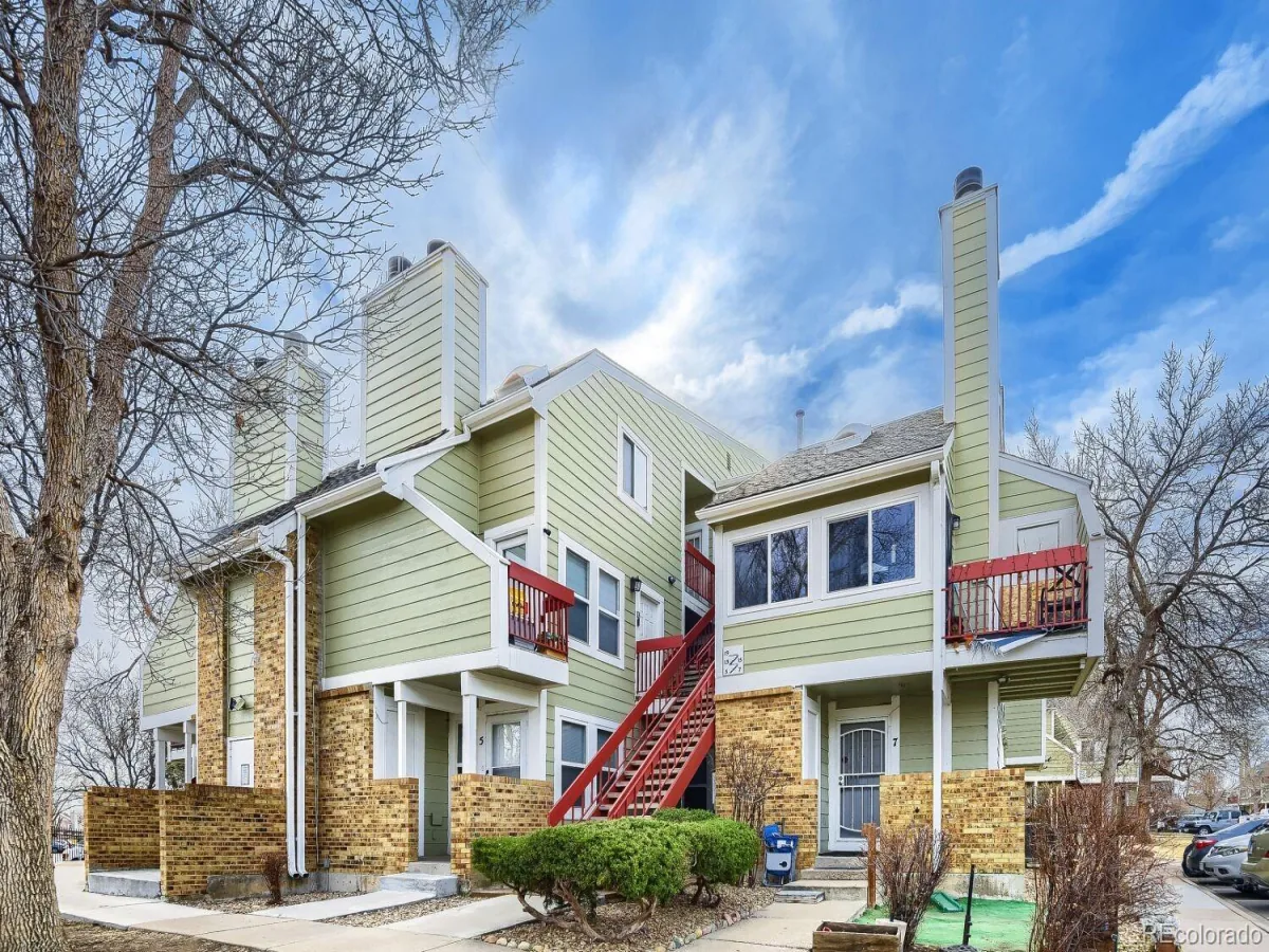 922 S Dearborn Way #5 Aurora CO 80012 | MLS #REC6690772 08132026212731 1200 1