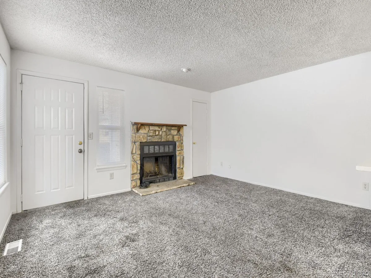 922 S Dearborn Way #5 Aurora CO 80012 | MLS #REC6690772 08132026212731 1200 15