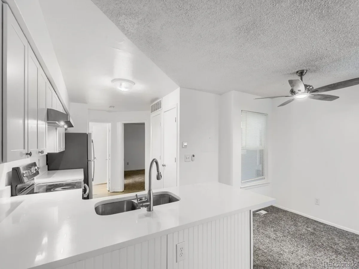 922 S Dearborn Way #5 Aurora CO 80012 | MLS #REC6690772 08132026212731 1200 18