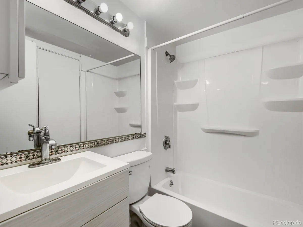 922 S Dearborn Way #5 Aurora CO 80012 | MLS #REC6690772 08132026212731 1200 22