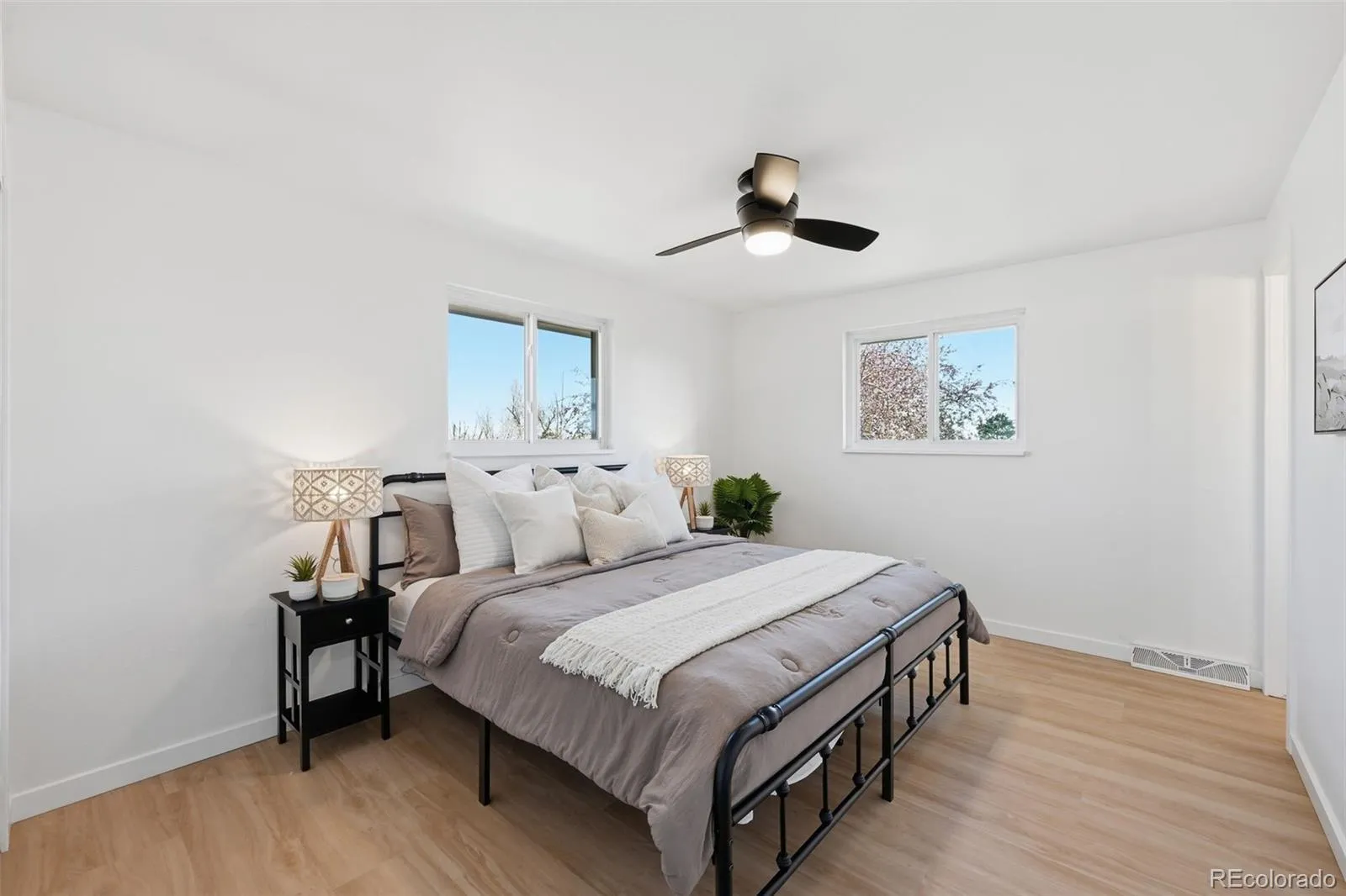 04042026170515 1600 21