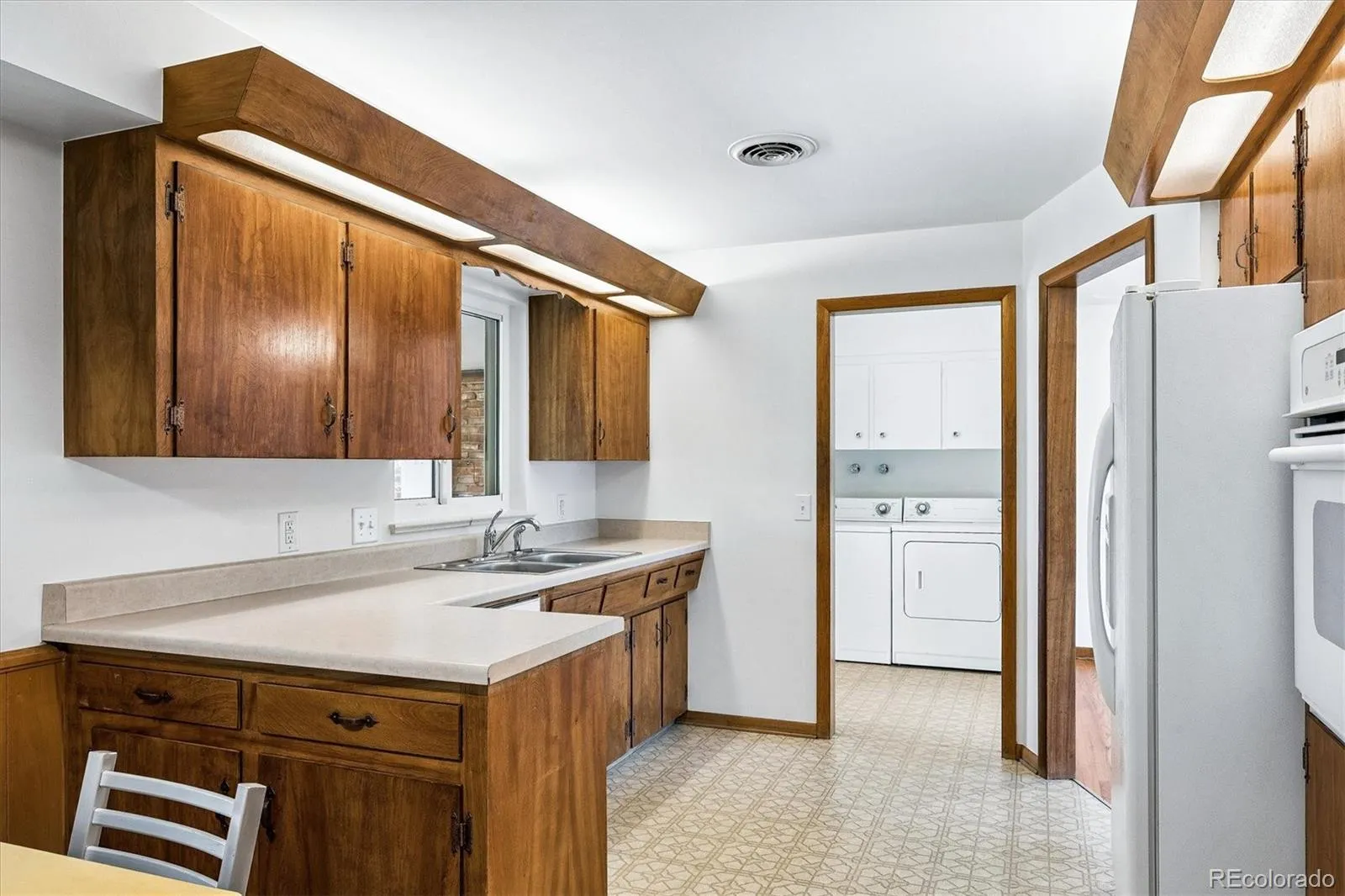 385 Oakland Street Aurora CO 80010 MLS #REC6695107 05132026210305 1600 14