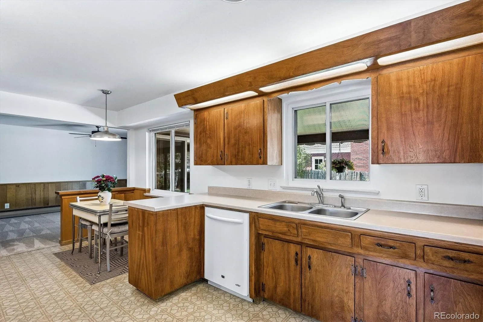 385 Oakland Street Aurora CO 80010 MLS #REC6695107 05132026210305 1600 17