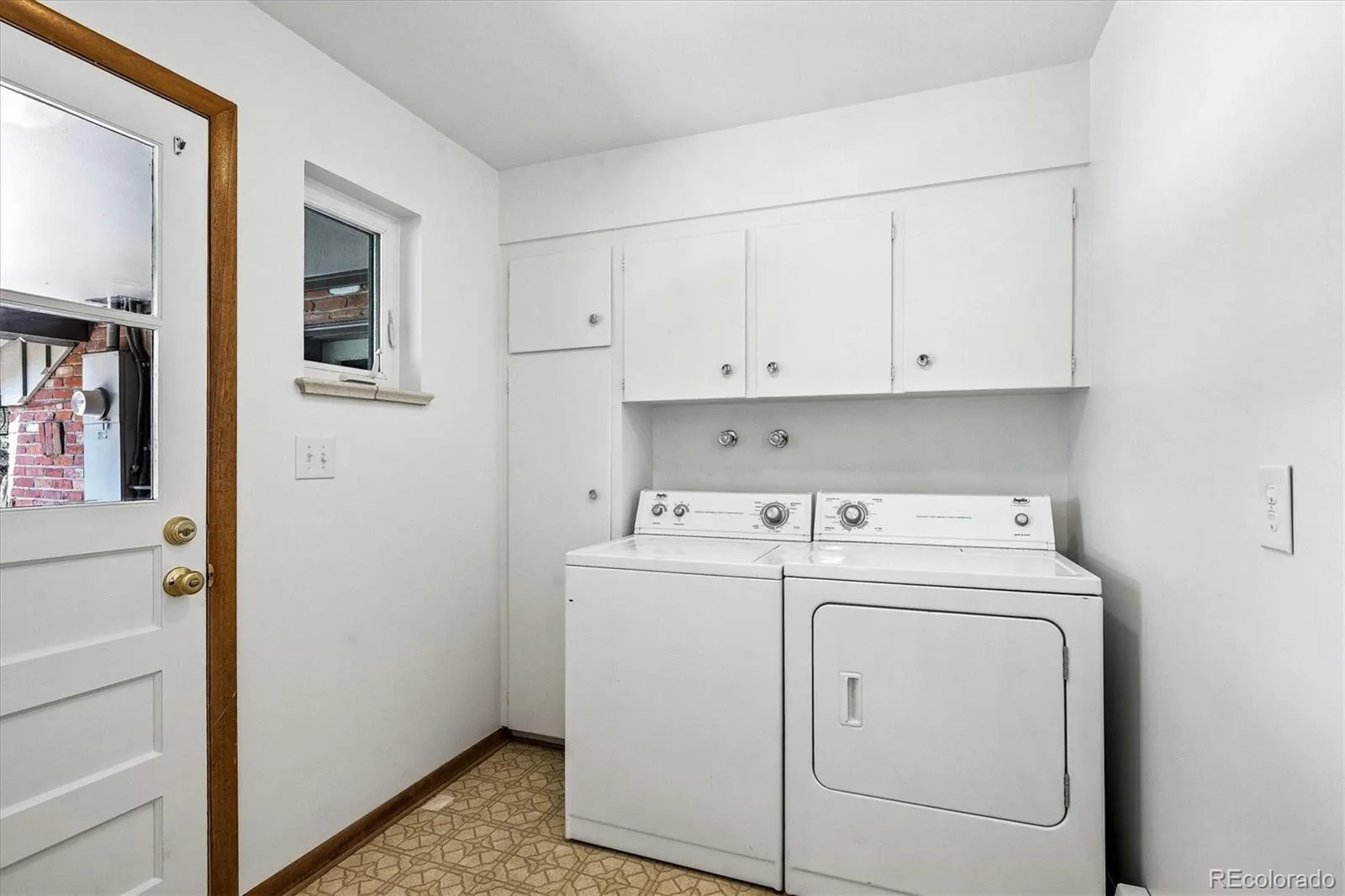 385 Oakland Street Aurora CO 80010 MLS #REC6695107 05132026210305 1600 26