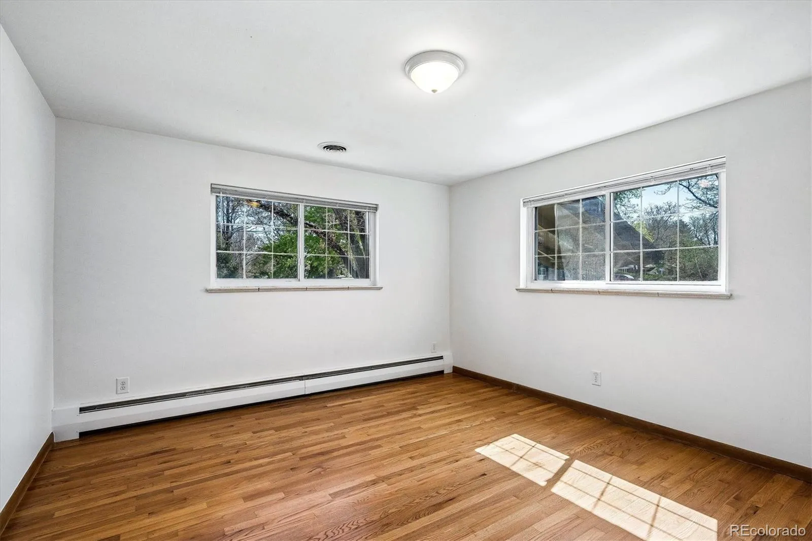 385 Oakland Street Aurora CO 80010 MLS #REC6695107 05132026210305 1600 27