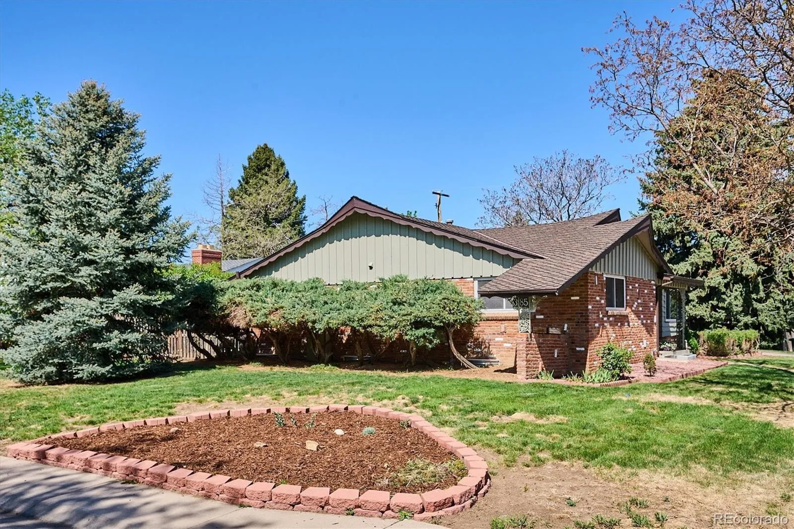385 Oakland Street Aurora CO 80010 MLS #REC6695107 05132026210305 1600 42