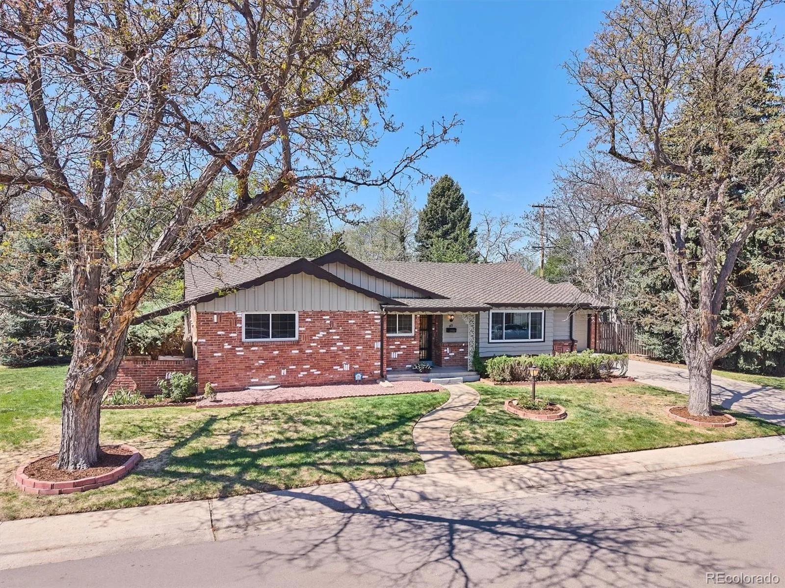 385 Oakland Street Aurora CO 80010 MLS #REC6695107 05132026210305 1600 43