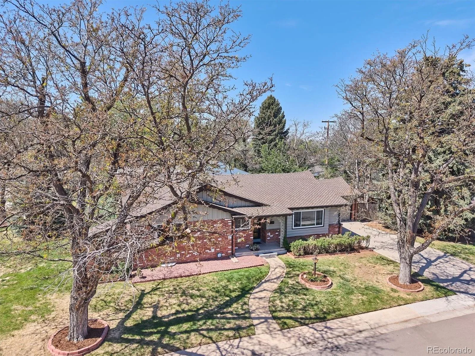 385 Oakland Street Aurora CO 80010 MLS #REC6695107 05132026210305 1600 44