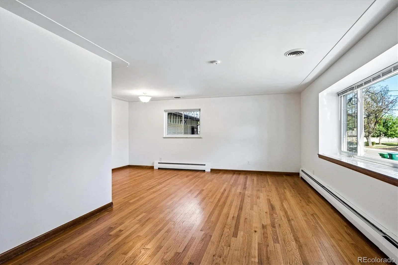 385 Oakland Street Aurora CO 80010 MLS #REC6695107 05132026210305 1600 5