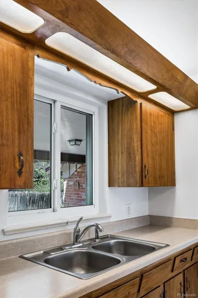 385 Oakland Street Aurora CO 80010 MLS #REC6695107 05132026210305 800 18