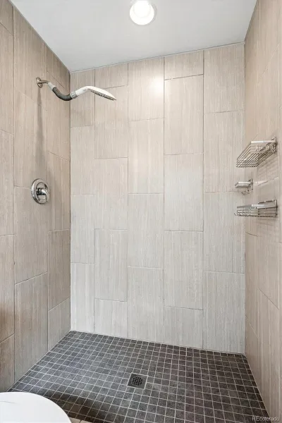 385 Oakland Street Aurora CO 80010 MLS #REC6695107 05132026210305 800 30