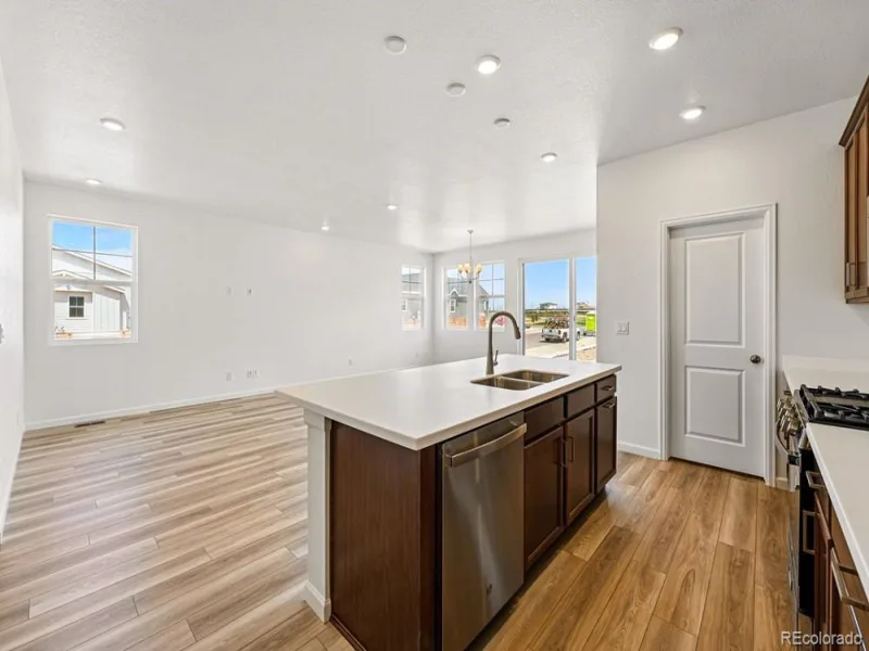 3309 N Denali Street Aurora CO 80019 | MLS #REC6698166 08212026161159 800 16