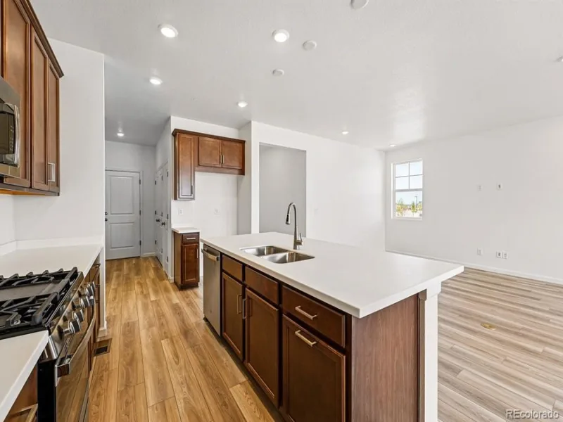 3309 N Denali Street Aurora CO 80019 | MLS #REC6698166 08212026161159 800 17
