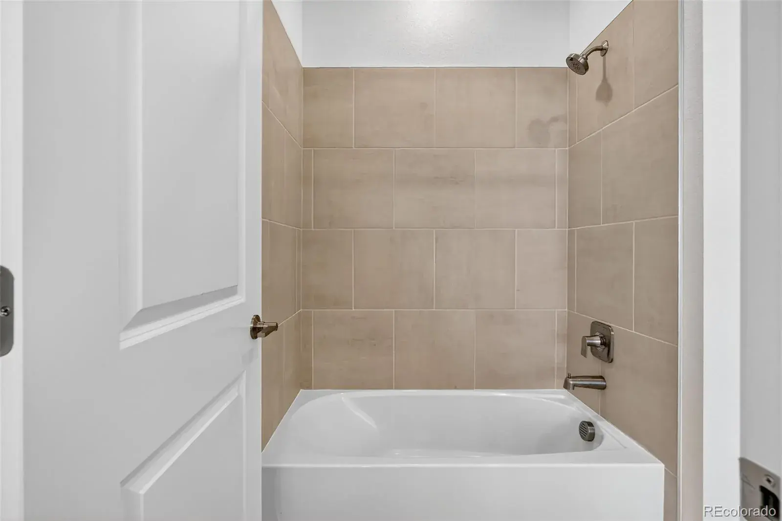 3438 Backdrop Court Castle Rock CO 80108 MLS #REC6699847 01082026162348 1600 29