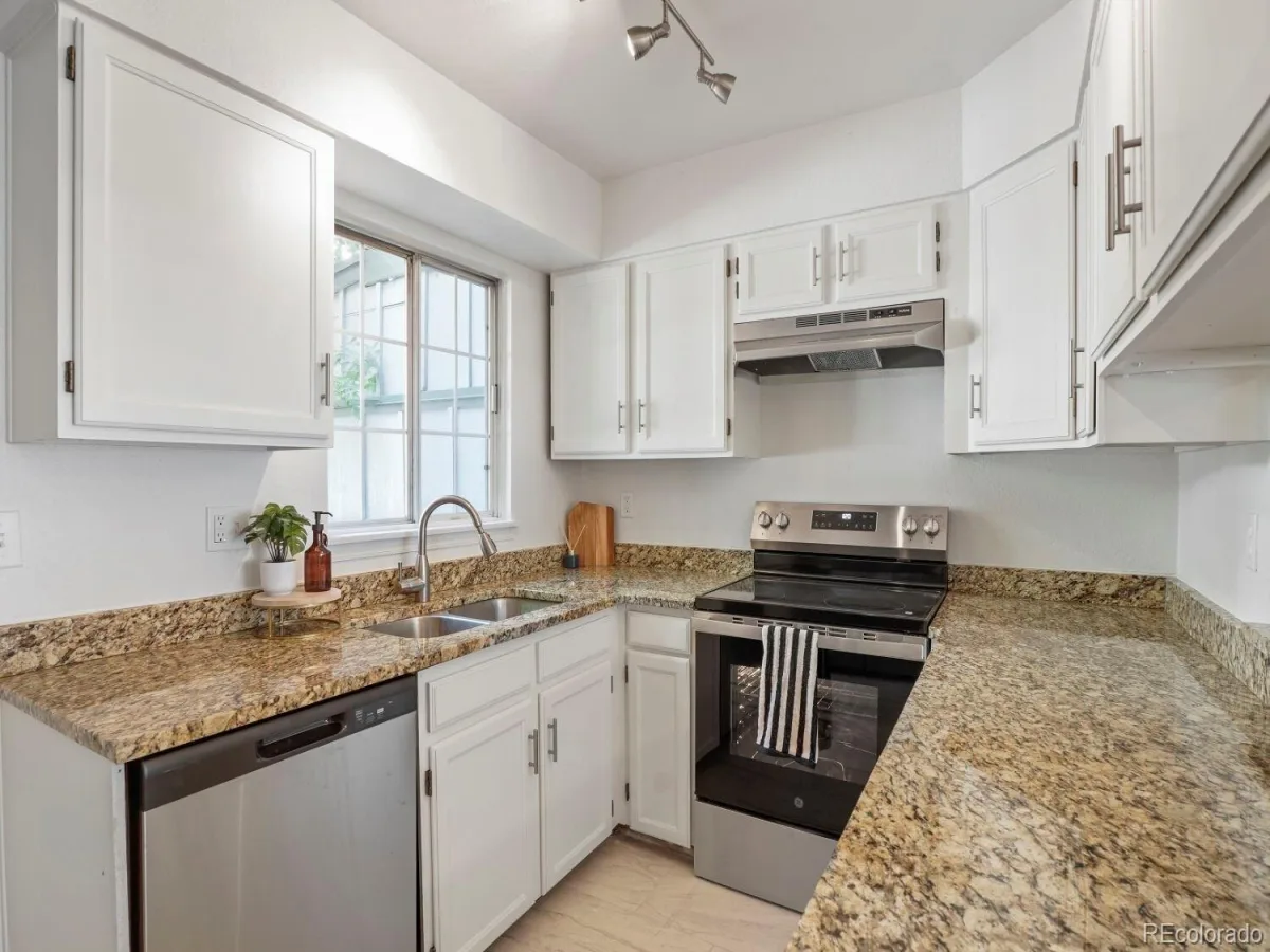 12063 E Hoye Drive Aurora CO 80012 | MLS #REC6709985 10022026165347 1200 7
