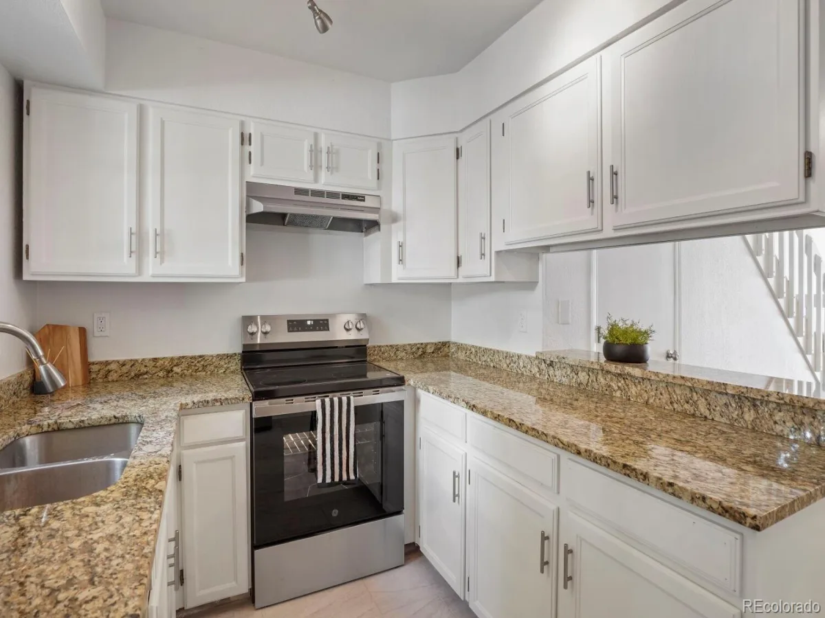 12063 E Hoye Drive Aurora CO 80012 | MLS #REC6709985 10022026165347 1200 8