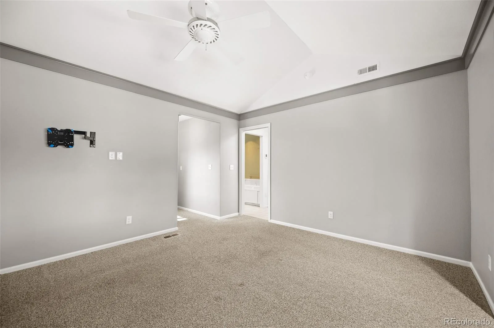 4605 S Yosemite Street #20 Denver CO 80237 | MLS #REC6716524 06032026185255 1600 13