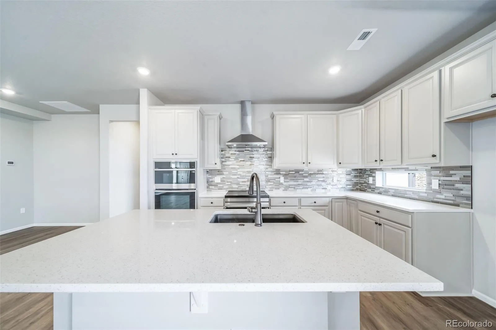 5174 N Quatar Street Aurora CO 80019 | MLS #REC6718047 08192026174252 1600 2