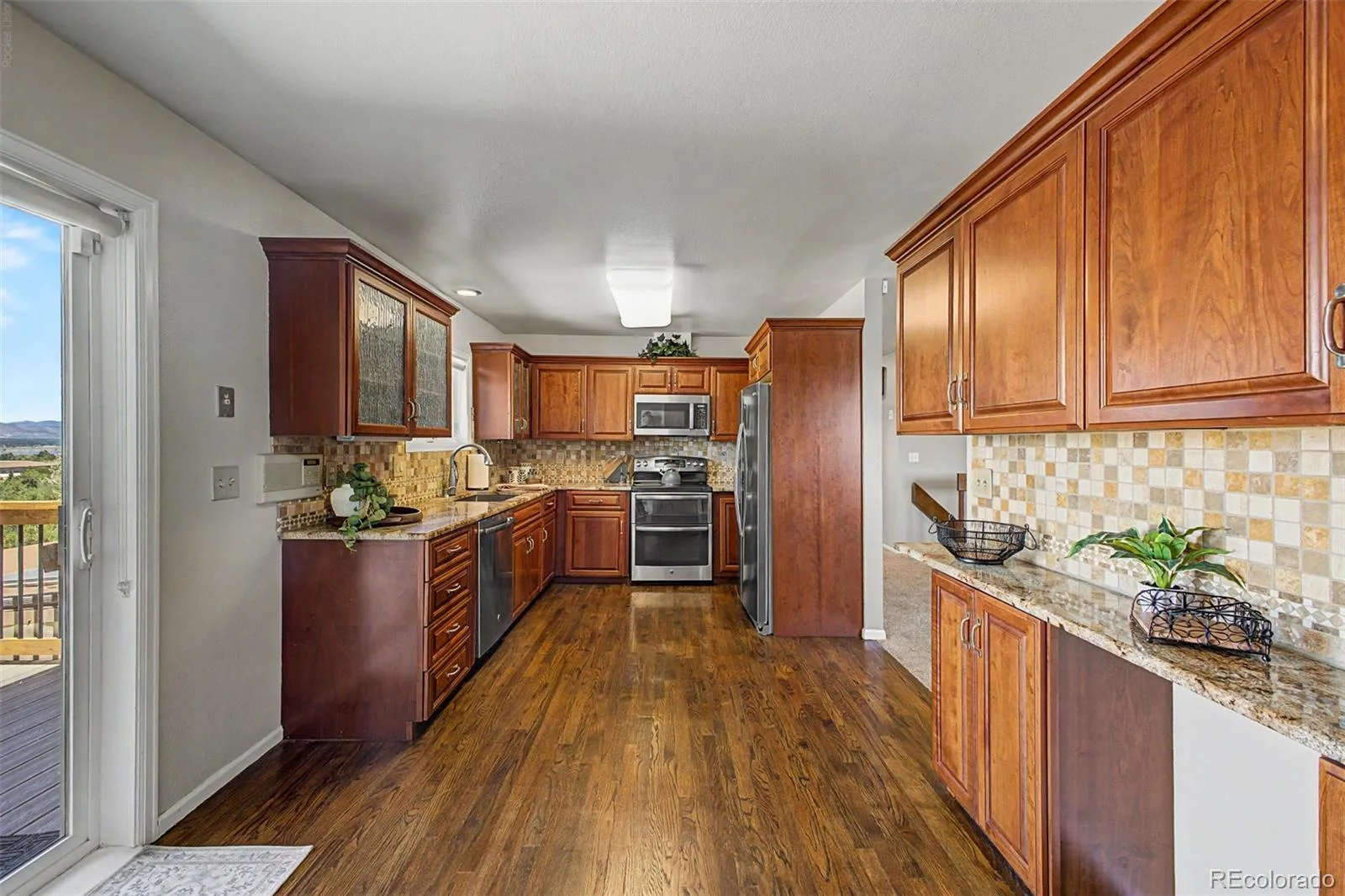 6894 W Chatfield Lane Littleton CO 80125 | MLS #REC6719567 08212026214528 1600 12