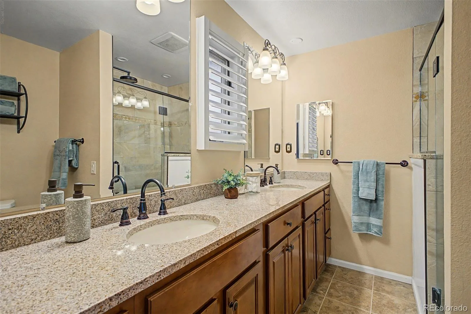 6894 W Chatfield Lane Littleton CO 80125 | MLS #REC6719567 08212026214528 1600 14