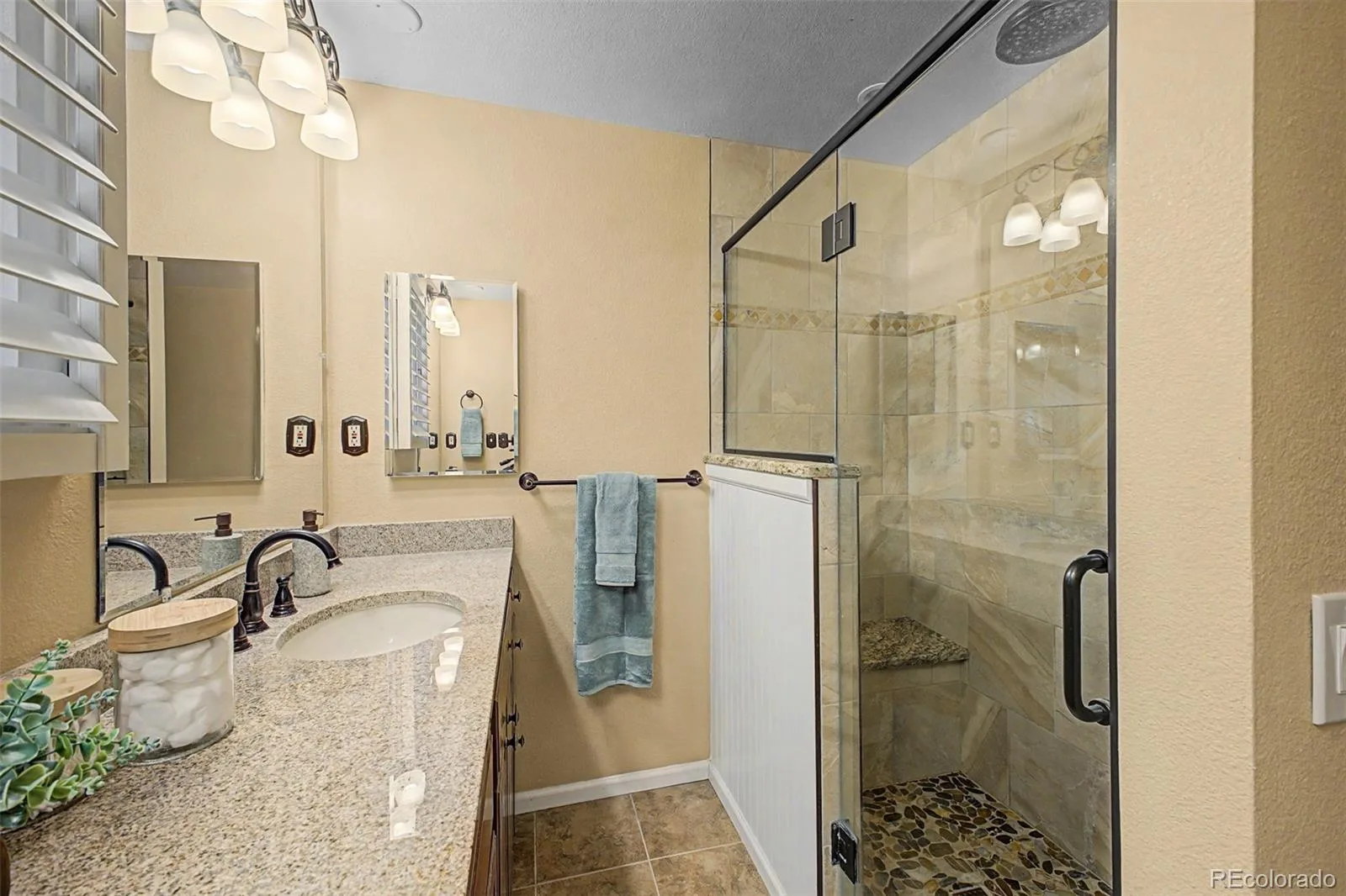 6894 W Chatfield Lane Littleton CO 80125 | MLS #REC6719567 08212026214528 1600 17