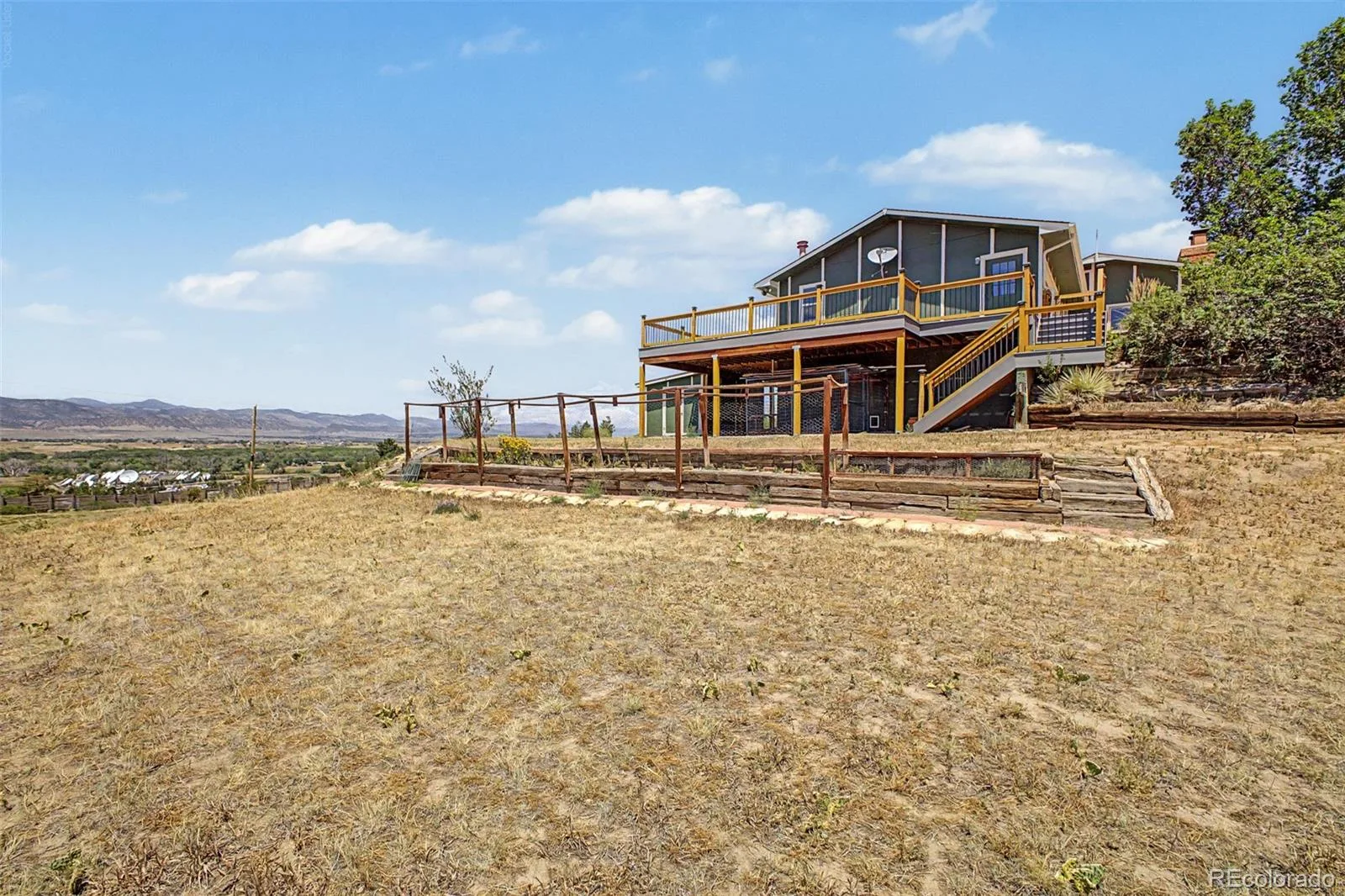 6894 W Chatfield Lane Littleton CO 80125 | MLS #REC6719567 08212026214528 1600 23