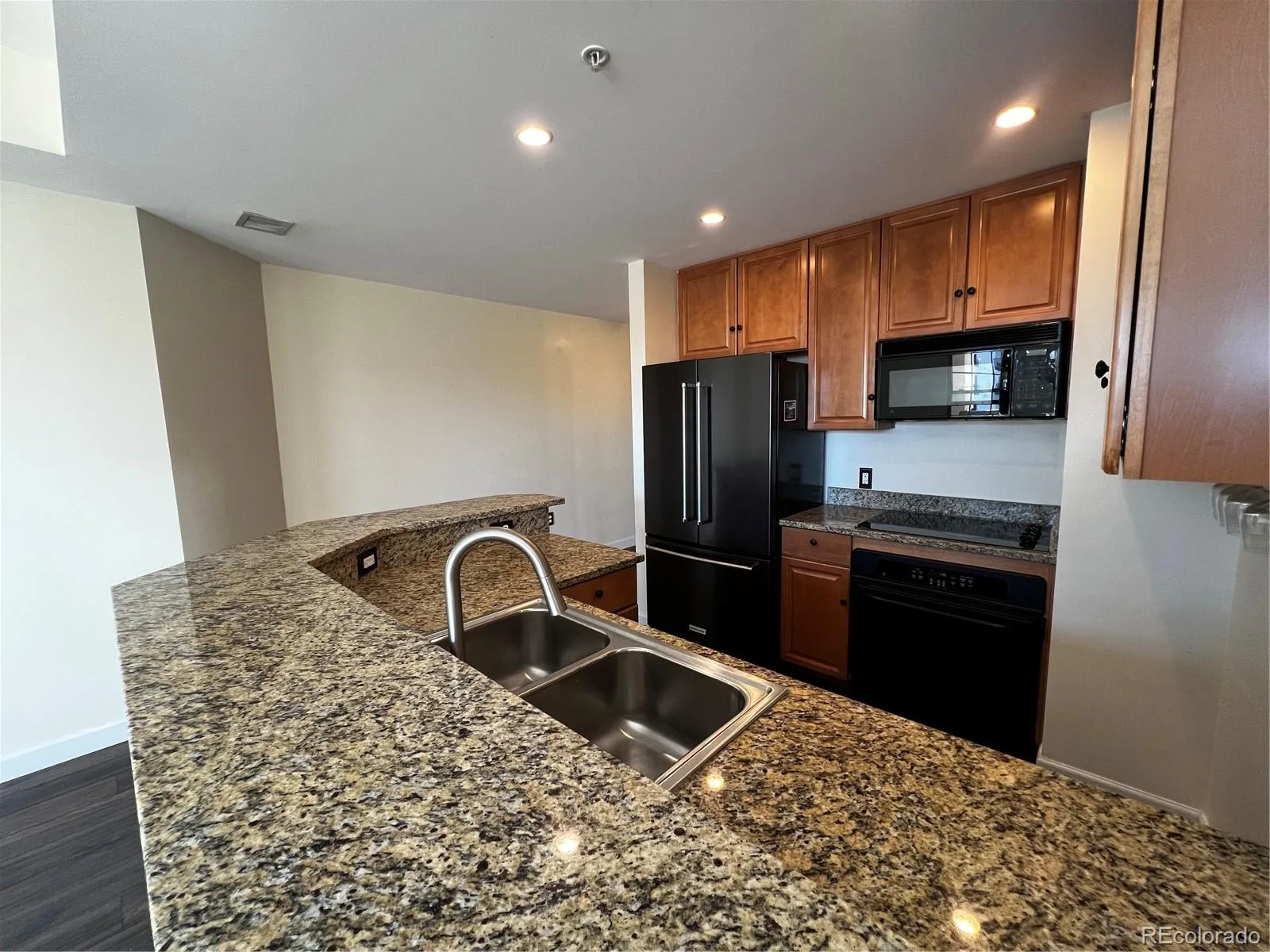 925 N Lincoln Street #3H Denver CO 80203 | MLS #REC6722639 08022026071036 1600 18