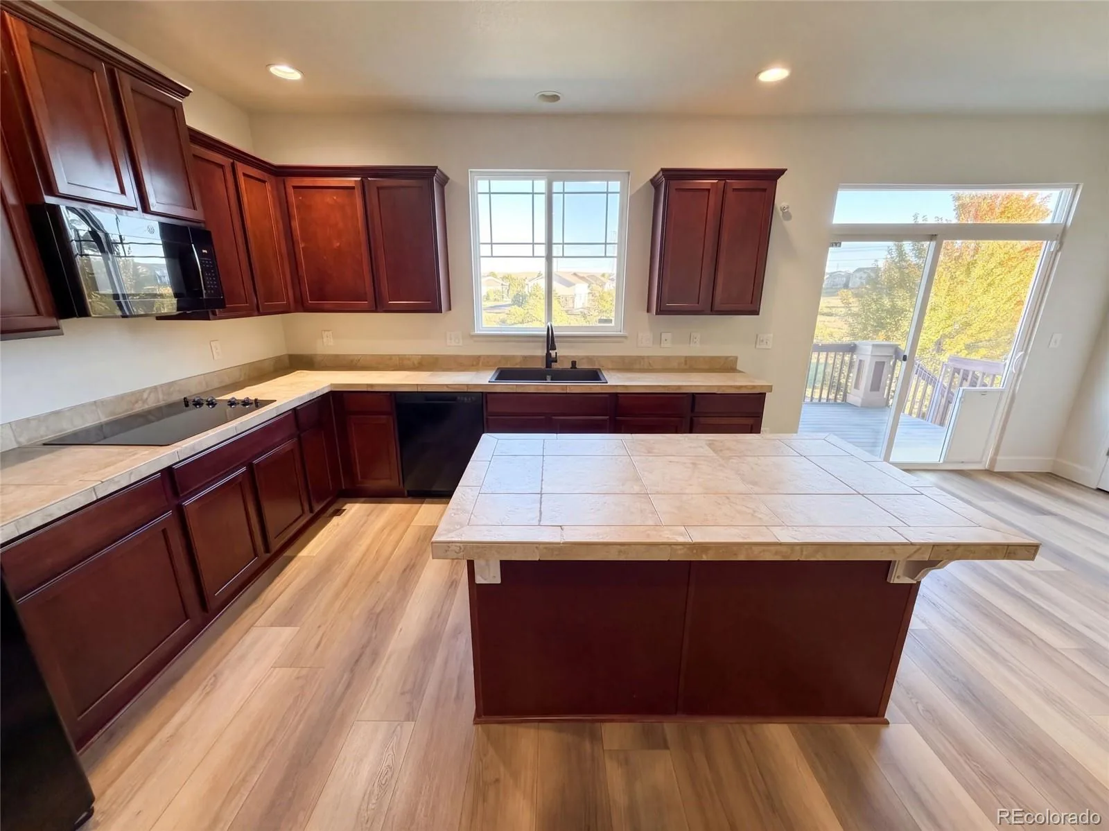 5406 S Fultondale Way Aurora CO 80016 | MLS #REC6730176 09282026235300 1600 1