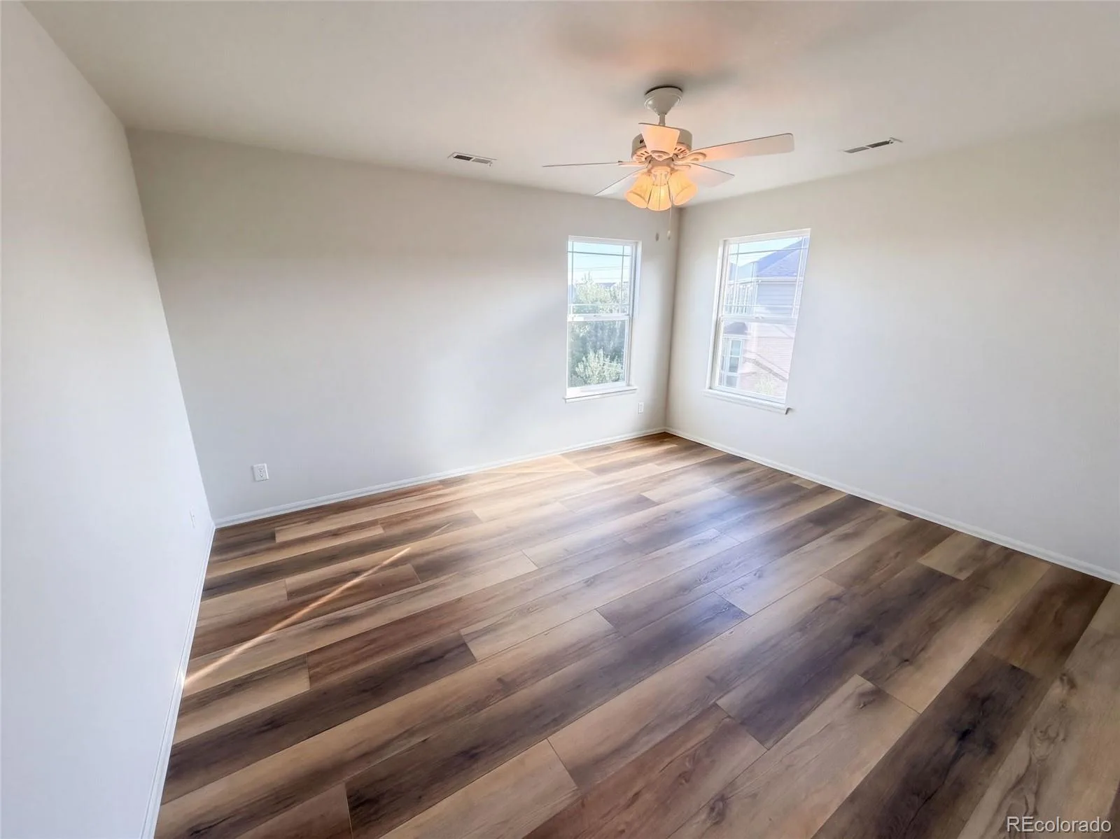 5406 S Fultondale Way Aurora CO 80016 | MLS #REC6730176 09282026235300 1600 26