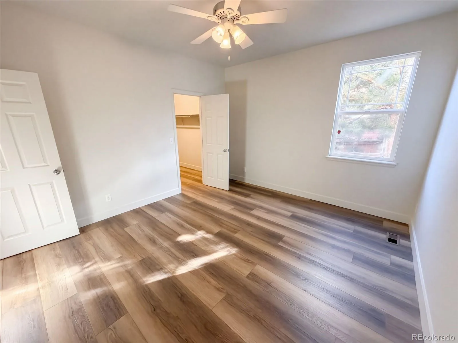 5406 S Fultondale Way Aurora CO 80016 | MLS #REC6730176 09282026235300 1600 28