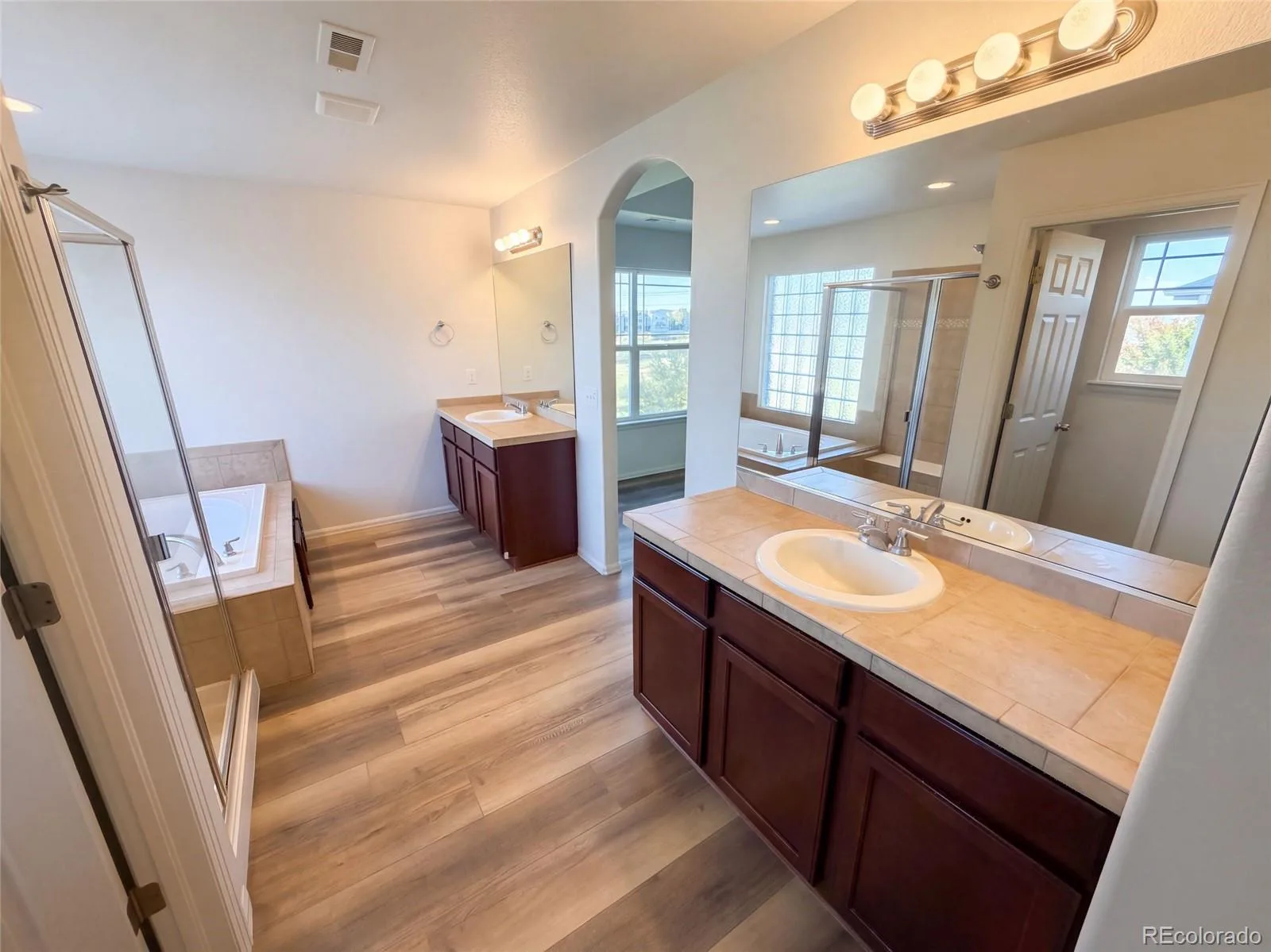 5406 S Fultondale Way Aurora CO 80016 | MLS #REC6730176 09282026235300 1600 34