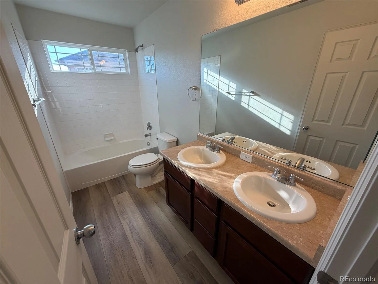 5406 S Fultondale Way Aurora CO 80016 | MLS #REC6730176 09282026235300 1600 36