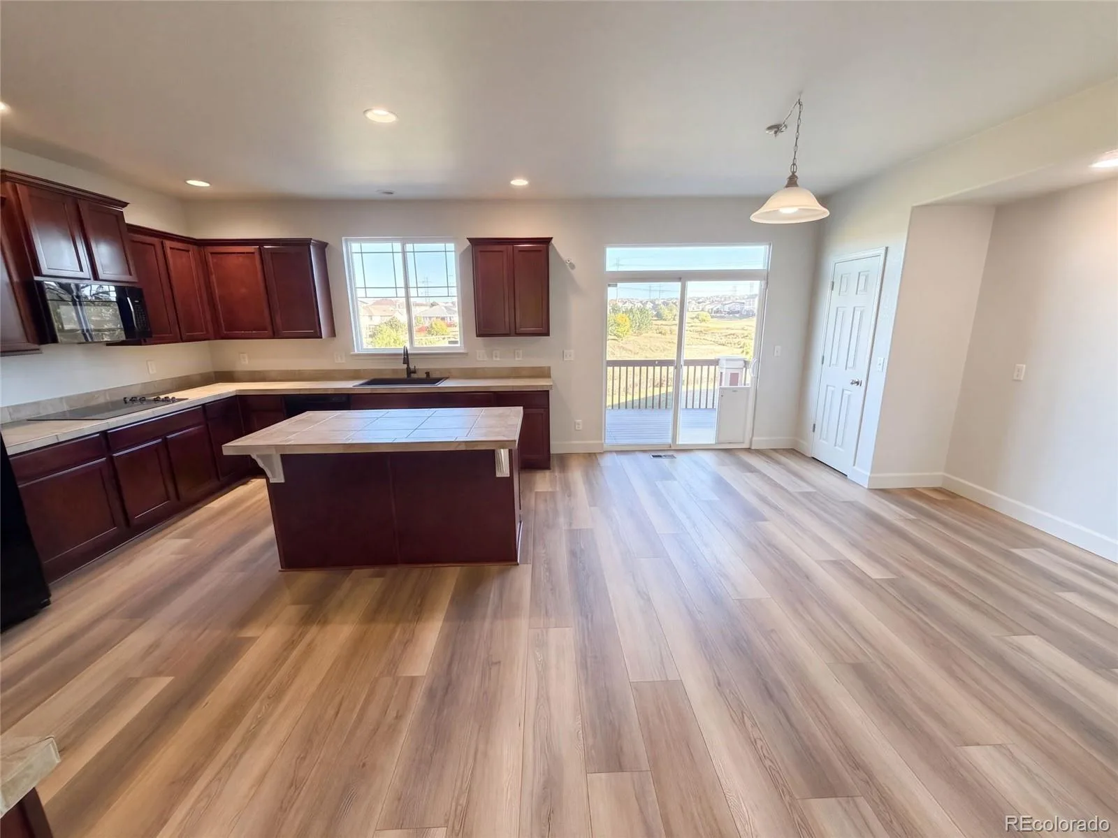 5406 S Fultondale Way Aurora CO 80016 | MLS #REC6730176 09282026235300 1600 8
