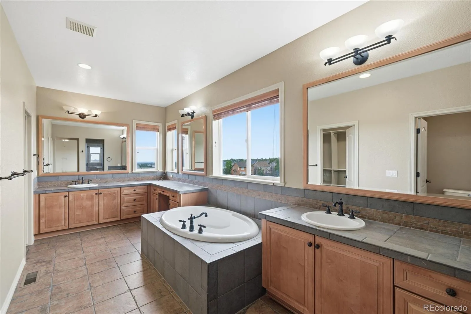 10977 Glengate Circle Highlands Ranch CO 80130 MLS #REC6736269 06272026052738 1600 28