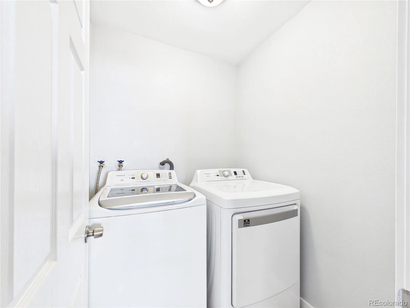 1926 S Vaughn Way #104 Aurora CO 80014 | MLS #REC6739871 09292026232927 1600 17