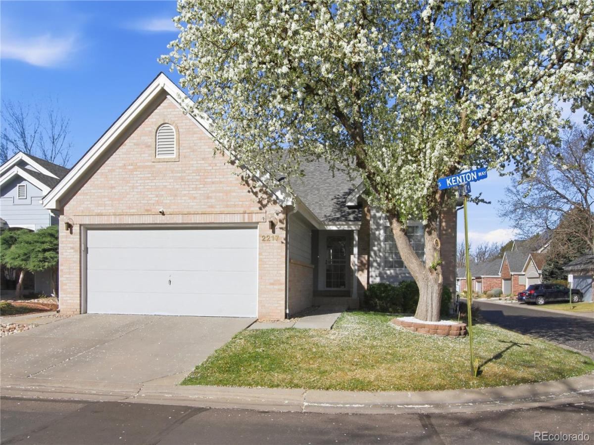 2217 S Kenton Way Aurora CO 80014 | MLS #REC6741414 MLS #REC6741414 image #0