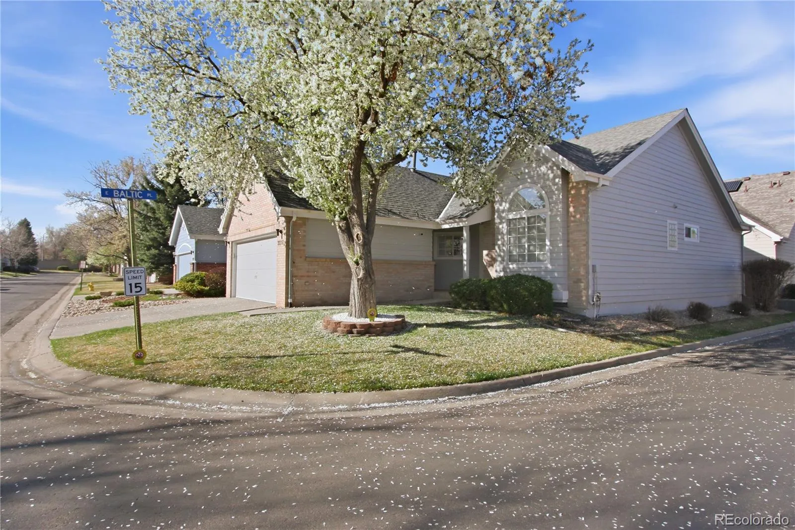 2217 S Kenton Way Aurora CO 80014 MLS #REC6741414 04162026071652 1600 18