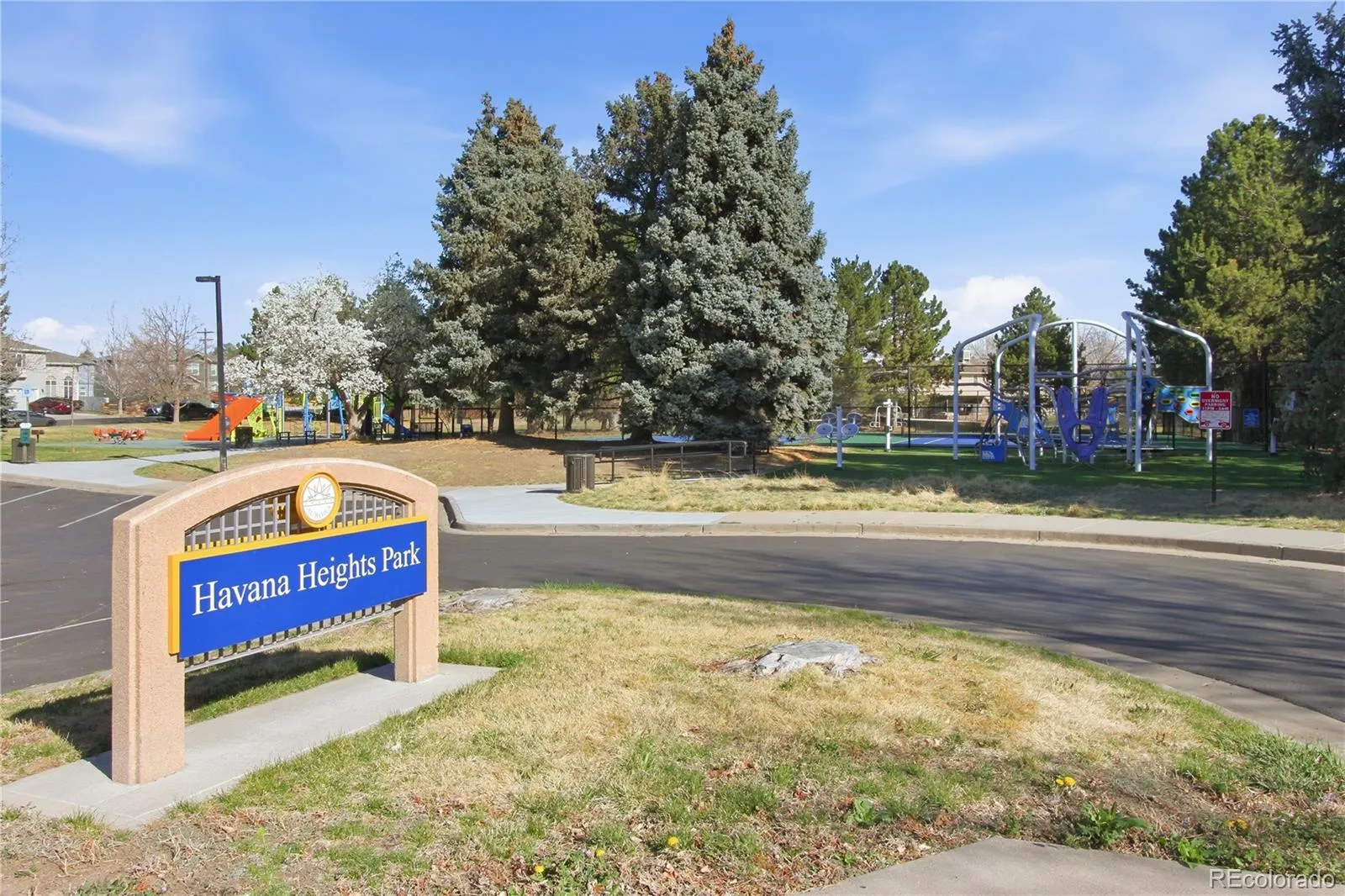 2217 S Kenton Way Aurora CO 80014 MLS #REC6741414 04162026071652 1600 19
