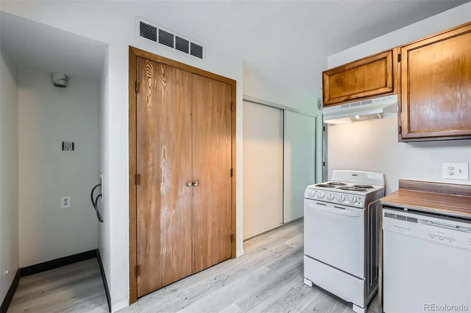 61 S Sable Boulevard #C14 Aurora CO 80012 MLS #REC6747494 11212025150246 1600 7