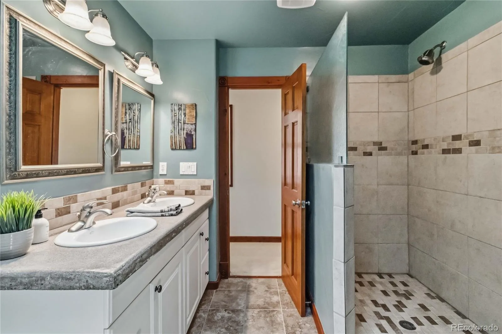 8124 S Ireland Way Aurora CO 80016 MLS #REC6755358 07032026164140 1600 36