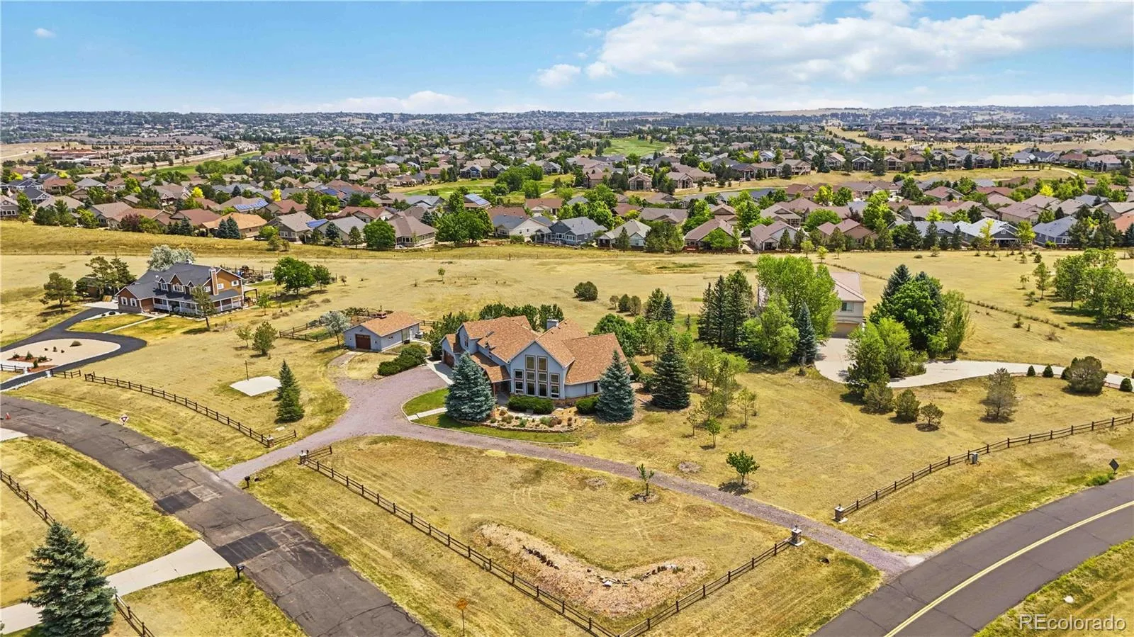 8124 S Ireland Way Aurora CO 80016 MLS #REC6755358 07032026164140 1600 47