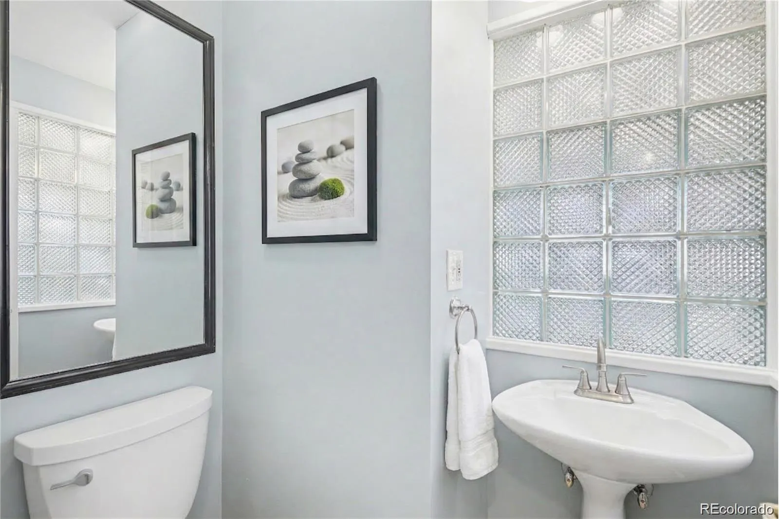 8095 E Lehigh Avenue Denver CO 80237 MLS #REC6758970 04232026192230 1600 15