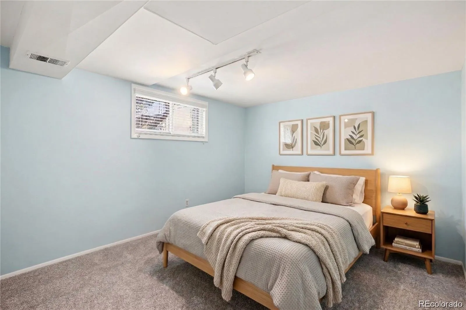8095 E Lehigh Avenue Denver CO 80237 MLS #REC6758970 04232026192230 1600 17