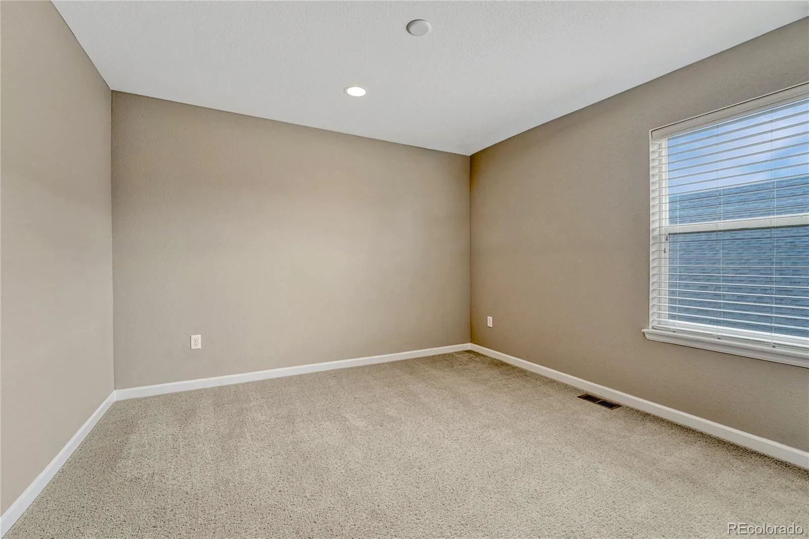 681 E Dry Creek Circle Littleton CO 80122 MLS #REC6760763 06032026004333 1600 29