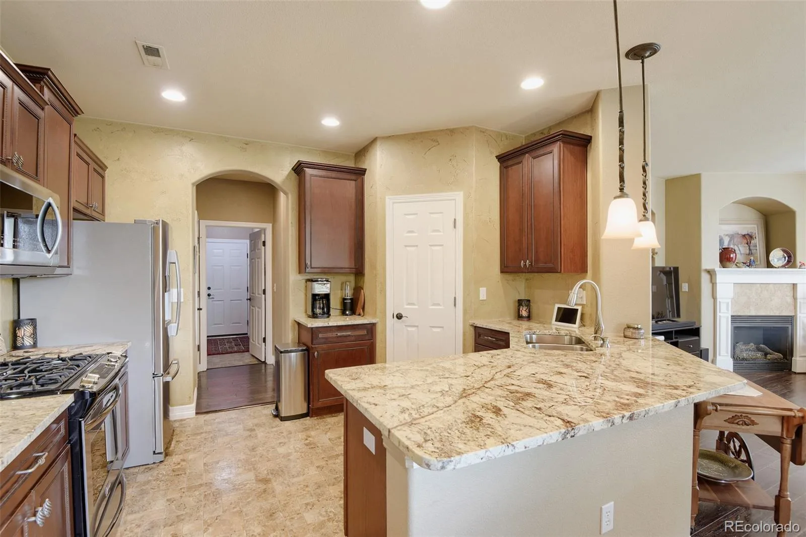 10122 Bluffmont Lane Lone Tree CO 80124 | MLS #REC6763198 07092026011541 1600 15