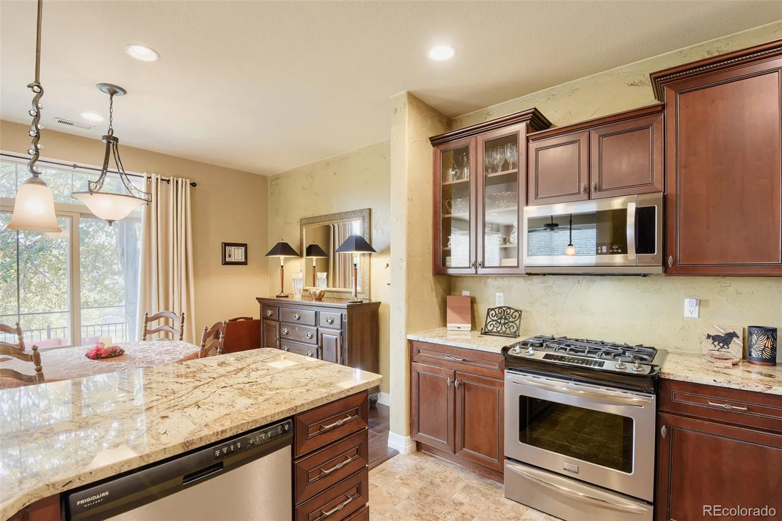 10122 Bluffmont Lane Lone Tree CO 80124 | MLS #REC6763198 07092026011541 1600 19