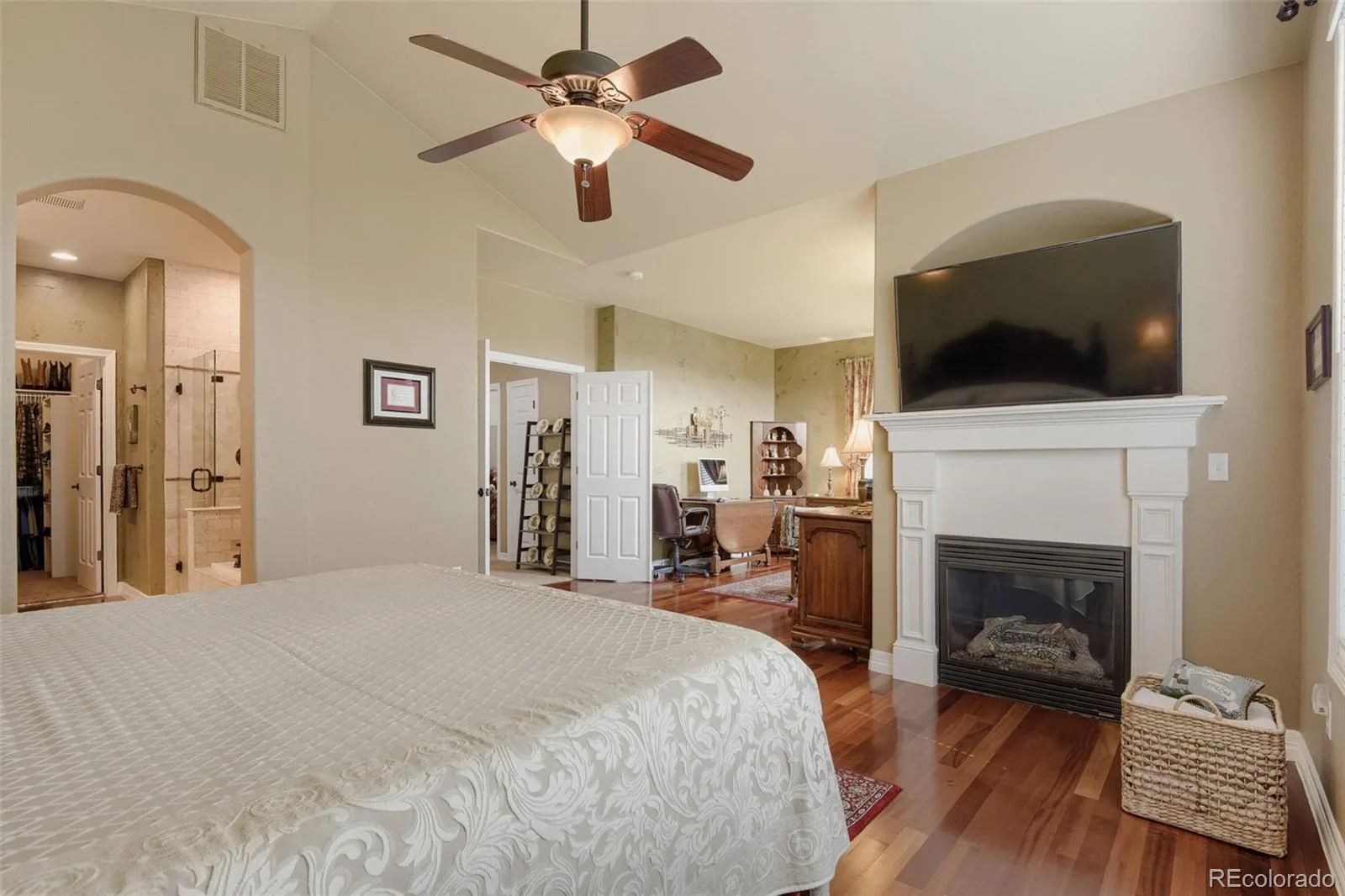 10122 Bluffmont Lane Lone Tree CO 80124 | MLS #REC6763198 07092026011541 1600 24