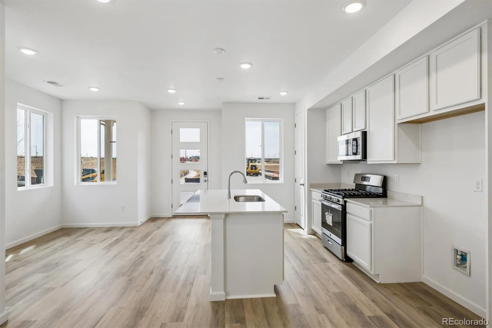 21351 E 67th Avenue Aurora CO 80019 MLS #REC6764958 04132026180929 1600 3