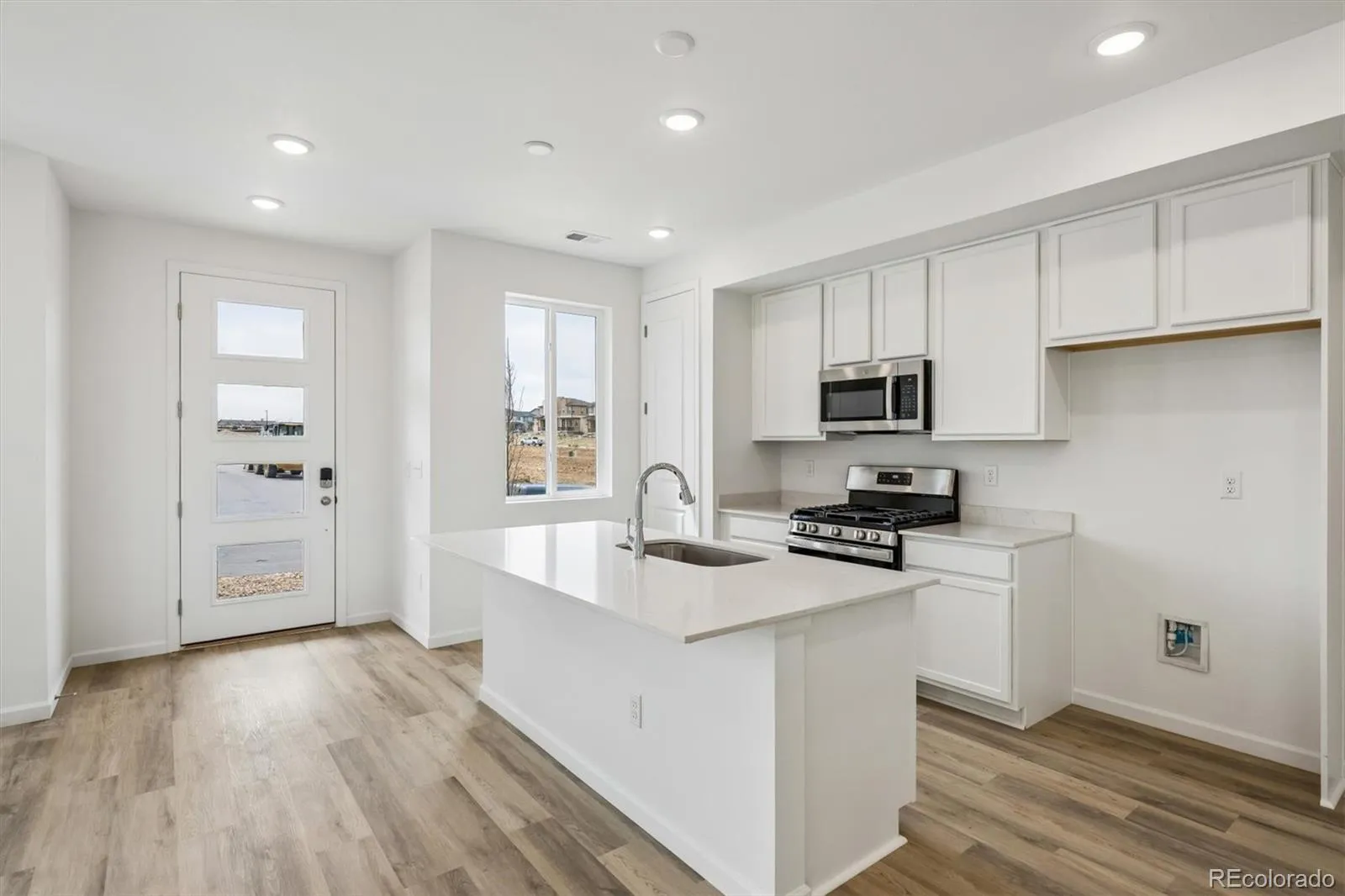 21351 E 67th Avenue Aurora CO 80019 MLS #REC6764958 04132026180929 1600 4